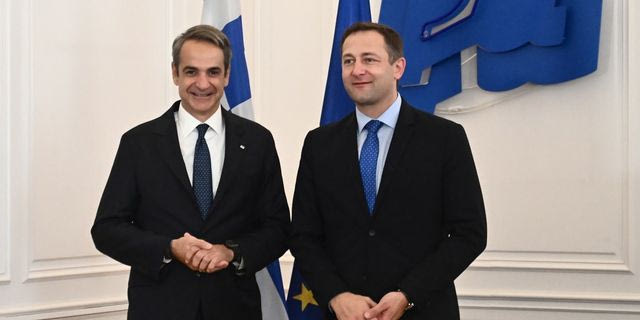 Συνάντηση Μητσοτάκη με τον Ευρωπαίο Επίτροπο Γεωργίας και Τροφίμων