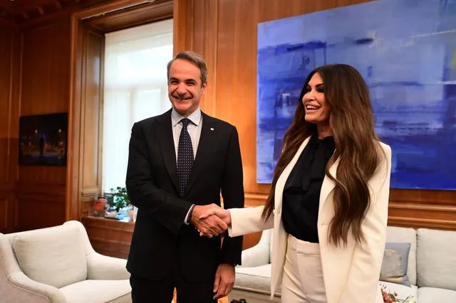 Στο Μέγαρο Μαξίμου η Κίμπερλι Γκίλφοϊλ – Συνάντηση με τον Κυριάκο Μητσοτάκη