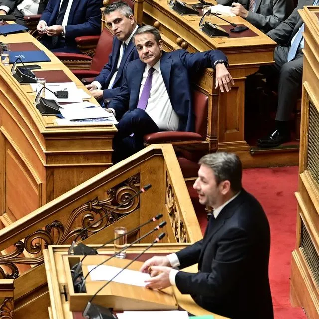 Κόντρα Μητσοτάκη – Ανδρουλάκη στη Βουλή για την ακρίβεια