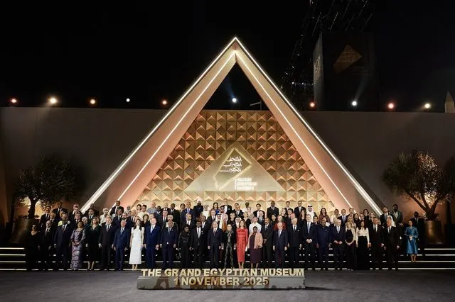 Ο Κυριάκος Μητσοτάκης και η Μαρέβα Μητσοτάκη Γκραμπόφσκι, στα εγκαίνια του Μεγάλου Αιγυπτιακού Μουσείου