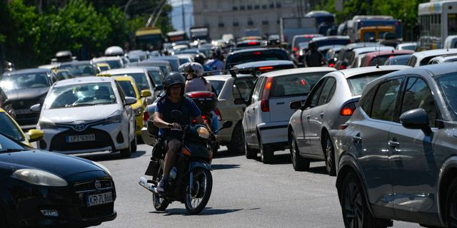 Κίνηση στους δρόμους: “Κόλαση” στον Κηφισό, καθυστερήσεις άνω των 30′ στην Αττική Οδό