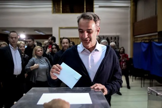 Ο Κυριάκος Μητσοτάκης ψηφίζει στις εσωκομματικές εκλογές της Νέας Δημοκρατίας