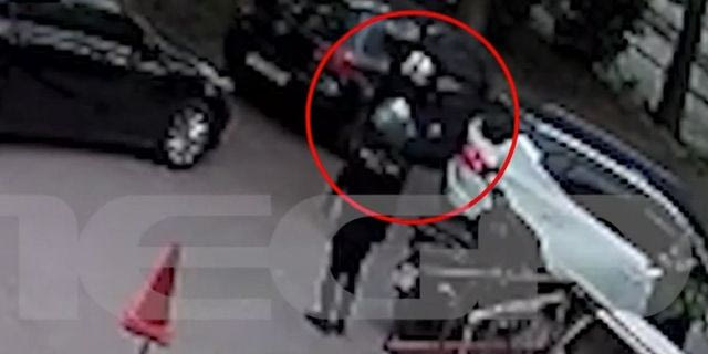 Νέος Κόσμος: Το βίντεο με τον ξυλοδαρμό του 59χρονου – Νταής με πλούσιο παρελθόν ο δράστης