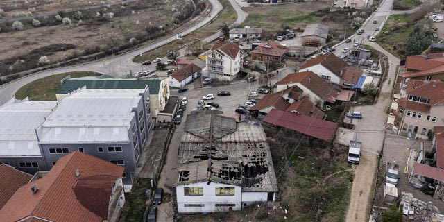 Αεροφωτογραφία από το τοπίο μετά τη φωτιά στο κλαμπ στο Κότσανι