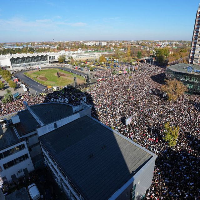 "Ποτάμια" οι δρόμοι στη Σερβία για την τραγωδία στο Νόβι Σαντ