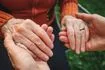 Χέρια ηλικιωμένης