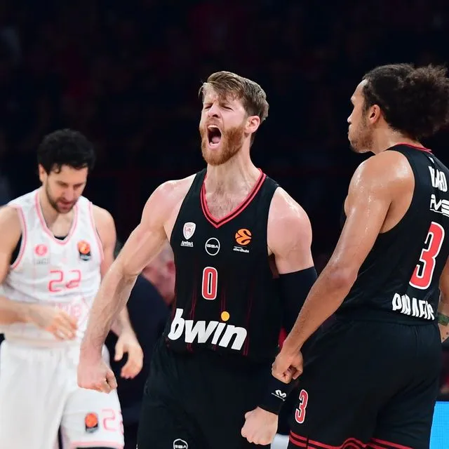 Πώς ο Γουόκαπ διάβασε τη φάση και οδήγησε τον Μίτσιτς στο επιθετικό φάουλ