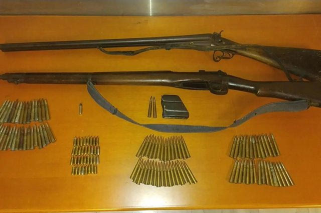 Βορίζια: Κατασχέθηκαν πολεμικό τυφέκιο, δίκαννο, καραμπίνες και μαχαίρια