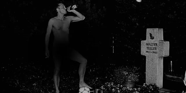 Παράνοια, γυμνό και rock n’ roll. Καλώς ήρθες στο χάος του Juergen Teller