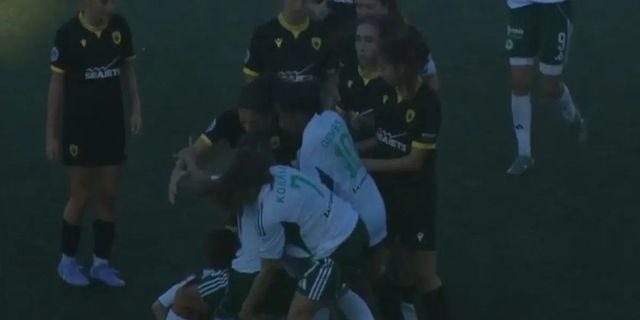 ΑΕΚ – Παναθηναϊκός: Πιάστηκαν στα χέρια οι παίκτριες των δύο ομάδων