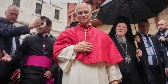 Ο Πάπας Λέων διορίζει αρχιεπίσκοπο της Νέας Υόρκης τον υπέρμαχο των μεταναστών Ρόναλντ Χικς