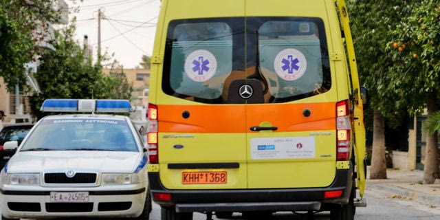 Περιπολικό και ασθενοφόρο