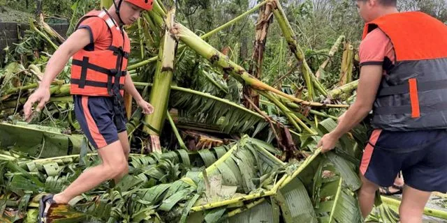 Ο υπερτυφώνας Φουνγκ-γουόνγκ “χτυπά” τις Φιλιππίνες: Τουλάχιστον δύο νεκροί – Εκατομμύρια εκτοπισμένοι