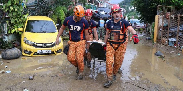 Ο τυφώνας Καλμάγκι πλήττει τις Φιλιππίνες