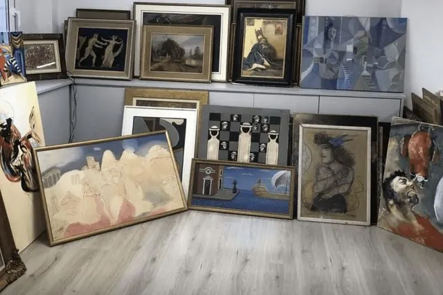 Κατασχέθηκαν 480 πλαστοί πίνακες – Ανάμεσά τους γνωστών Ελλήνων ζωγράφων