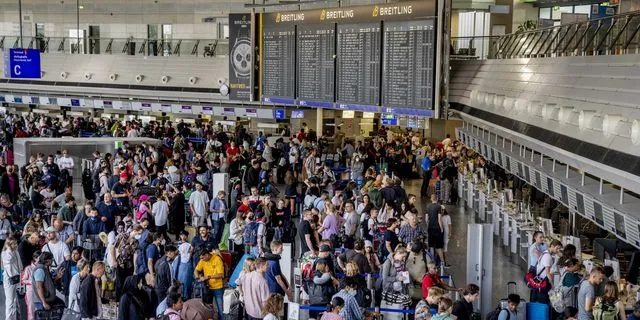 Ουρές επιβατών σε αεροδρόμιο της Γερμανίας, φωτογραφία αρχείου