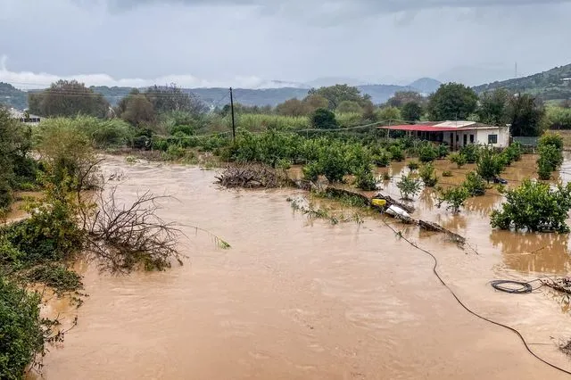 Κακοκαιρία: Σε κατάσταση έκτακτης ανάγκης πολλές περιοχές – Τεράστιες ζημιές, αποκλεισμένα χωριά