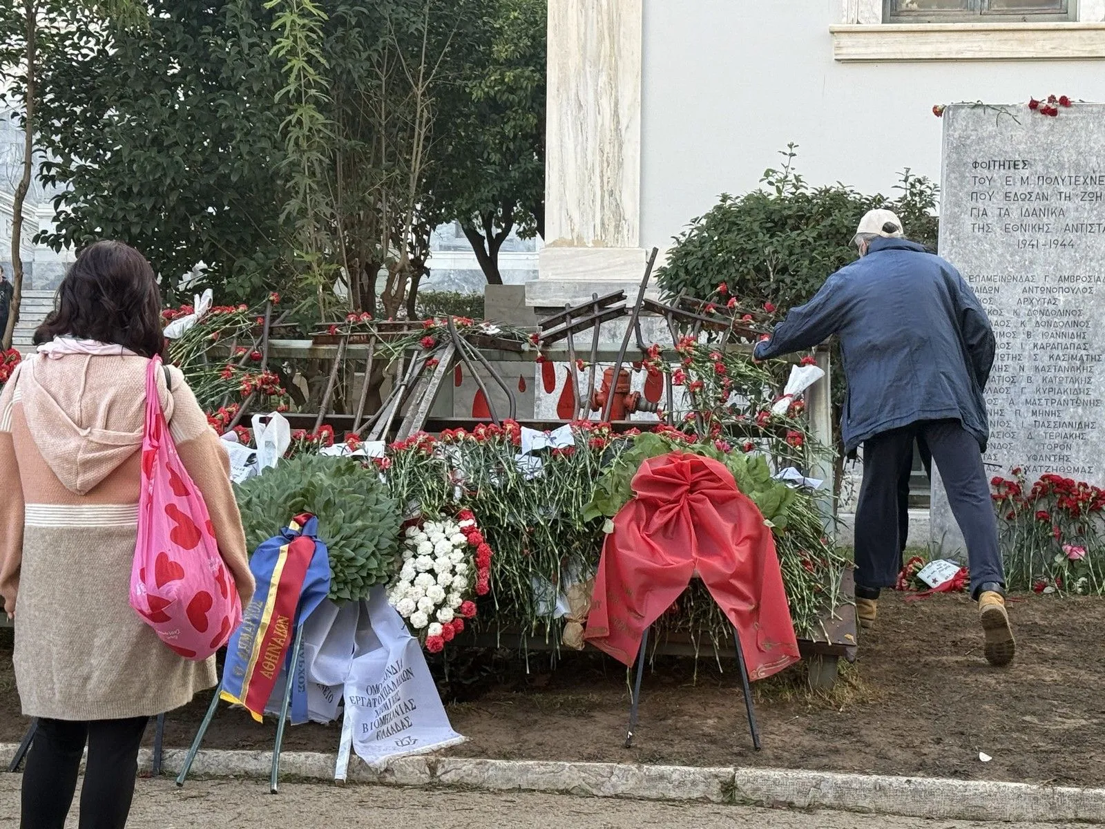 Κατάθεση στεφάνων στο Πολυτεχνείο