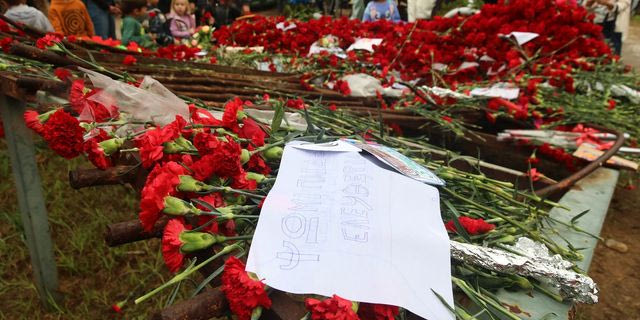 Τρίτη ημέρα του εορτασμού της 52ης επετείου από την εξέγερση του Πολυτεχνείου.