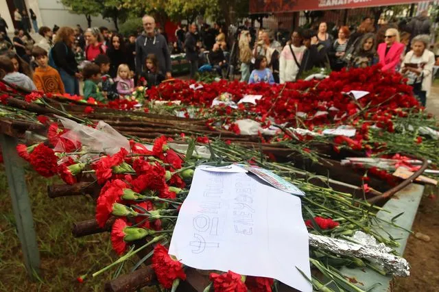 Τρίτη ημέρα του εορτασμού της 52ης επετείου από την εξέγερση του Πολυτεχνείου.