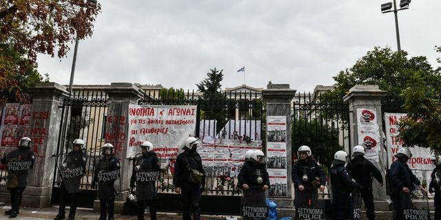 Πολυτεχνείο: “Φρούριο” η Αθήνα – Κυκλοφοριακές ρυθμίσεις, πώς θα κινηθούν τα ΜΜΜ