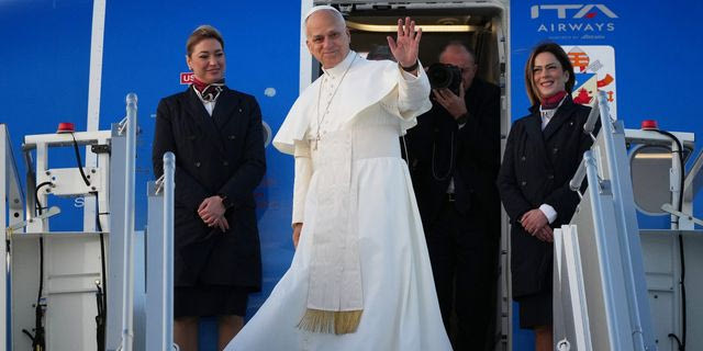 Ο Πάπας Λέων κατά την άφιξή του στην Τουρκία