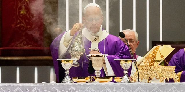 “Έρχονται νέες σταυροφορίες” – Οι θεωρίες συνωμοσίας για την επίσκεψη του Πάπα στην Τουρκία