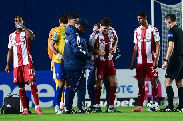 Παναιτωλικός – Ολυμπιακός: Ο Ρέτσος τραυματίστηκε στο 45′ και έγινε αναγκαστική αλλαγή