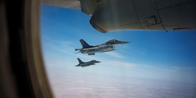 Ρουμανικά μαχητικά F-16 σε νατοϊκή άσκηση