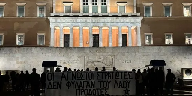 Παρέμβαση του Ρουβίκωνα στον Άγνωστο Στρατιώτη