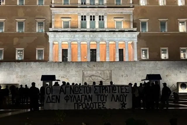 Παρέμβαση του Ρουβίκωνα στον Άγνωστο Στρατιώτη