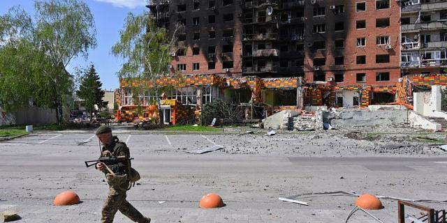 Γιατί η Ρωσία στέλνει στρατιώτες με “παπάκια” στο ουκρανικό μέτωπο