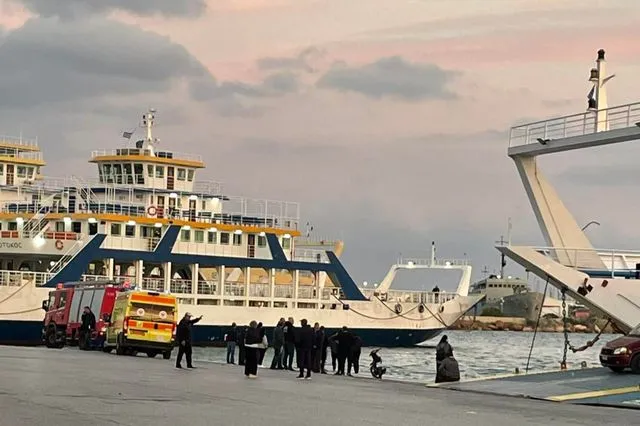 Σαλαμίνα: Αυτοκίνητο έπεσε στη θάλασσα – Νεκρός ο οδηγός