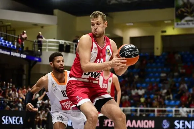 Stoiximan GBL: Πού θα δείτε Προμηθέας – Ολυμπιακός και Παναθηναϊκός AKTOR – Άρης Betsson