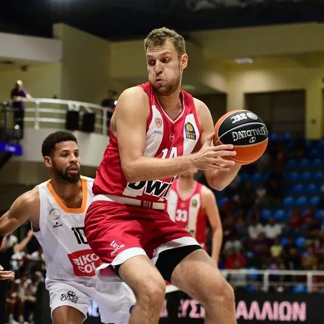 Πού θα δείτε Προμηθέας – Ολυμπιακός και Παναθηναϊκός AKTOR – Άρης Betsson