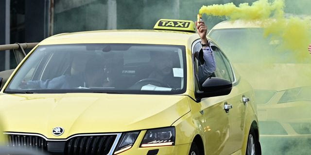 Αναστέλλεται η απεργία των ταξί – Κανονικά στους δρόμους την Πέμπτη