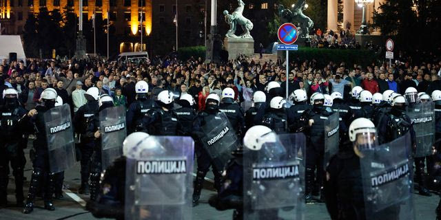 Δυνάμεις της Αστυνομίας σε διαδήλωση για τον έναν χρόνο από τη σιδηροδρομική τραγωδία στο Νόβι Σαντ