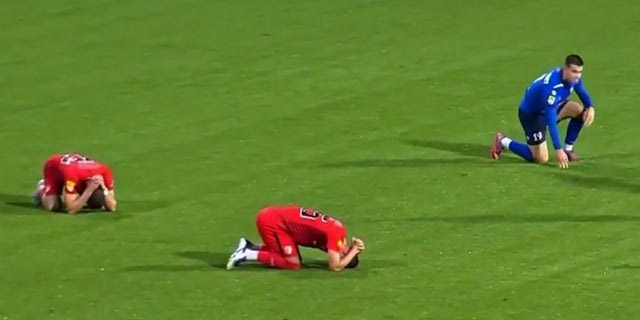 Η στιγμή που οι παίκτες μαθαίνουν για τον θάνατο του προπονητή της Ραντνίτσκι