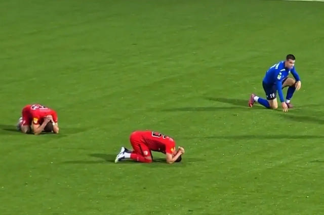 Η στιγμή που οι παίκτες μαθαίνουν για τον θάνατο του προπονητή της Ραντνίτσκι