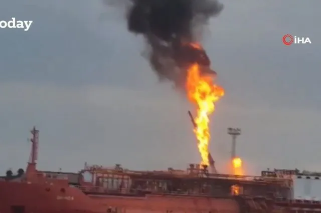 Το πλοίο ORINDA, που μετέφερε 4.000 τόνους LNG, τυλίχτηκε στις φλόγες