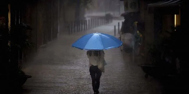 Ισπανία: Τρεις νεκροί στην Τενερίφη, θαλασσοταραχή γύρω από το νησί