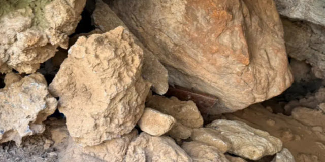 Η σπηλιά μέσα στην οποία έκρυβε τα όπλα ο γαμπρός του 39χρονου