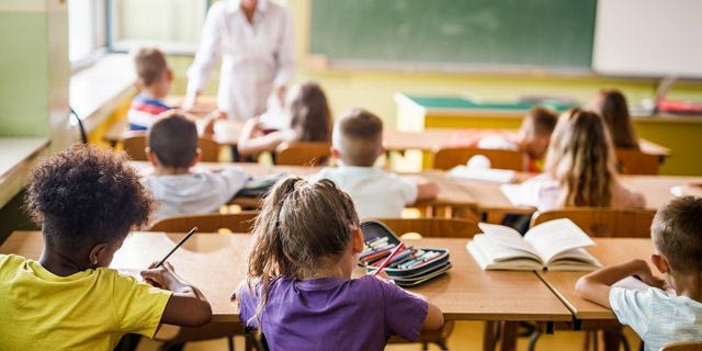 Τάξη με μικρούς μαθητές