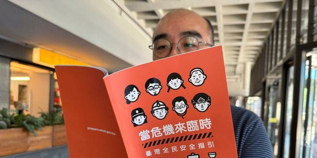 Η Ταϊβάν μοιράζει εγχειρίδια επιβίωσης στους πολίτες, σε περίπτωση επίθεσης της Κίνας