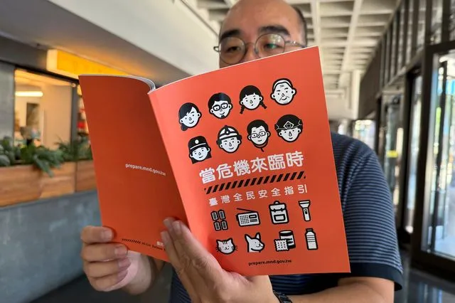 Η Ταϊβάν μοιράζει εγχειρίδια επιβίωσης στους πολίτες, σε περίπτωση επίθεσης της Κίνας