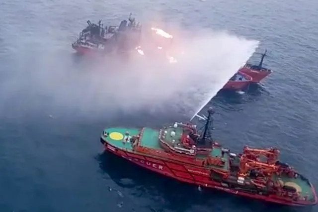 Εκρήξεις σε δύο δεξαμενόπλοια του ρωσικού σκιώδους στόλου στη Μαύρη Θάλασσα