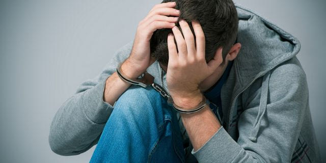 Τι απαντά η ΕΛΑΣ στην καταγγελία για βίαιη σύλληψη 13χρονου στου Γκύζη