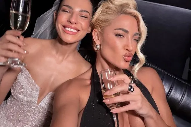 Ιωάννα Τούνη: Πάντρεψε την κολλητή της, Στέλλα Πάσσαρη – Τα λαμπερά στιγμιότυπα