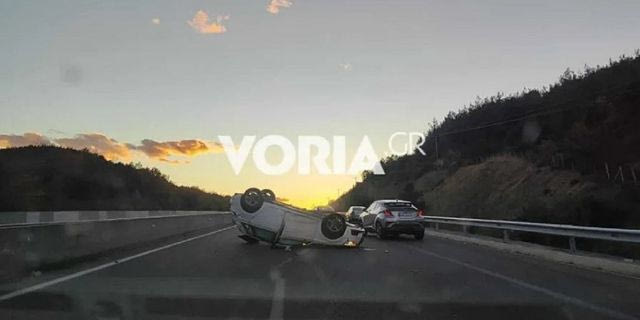 Θεσσαλονίκη: Ανατροπή ΙΧ στην Εθνική Οδό με δύο τραυματίες