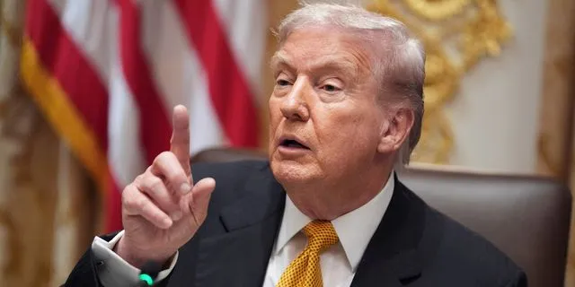 Τραμπ για τα emails του Έπσταϊν: Απάτη των Δημοκρατικών για να αποσπάσουν την προσοχή από τις αποτυχίες τους